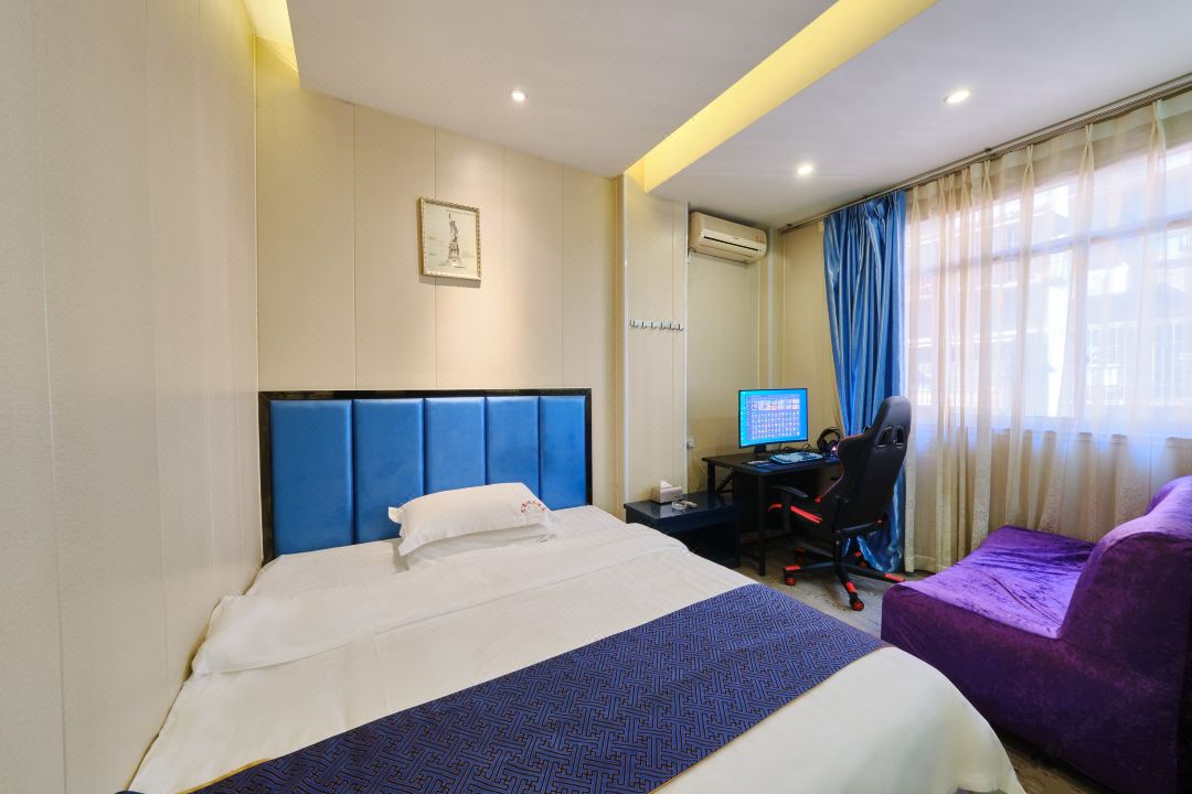 Dazhou Tianyi Fashion E-sports Hotel (City Center Plaza)