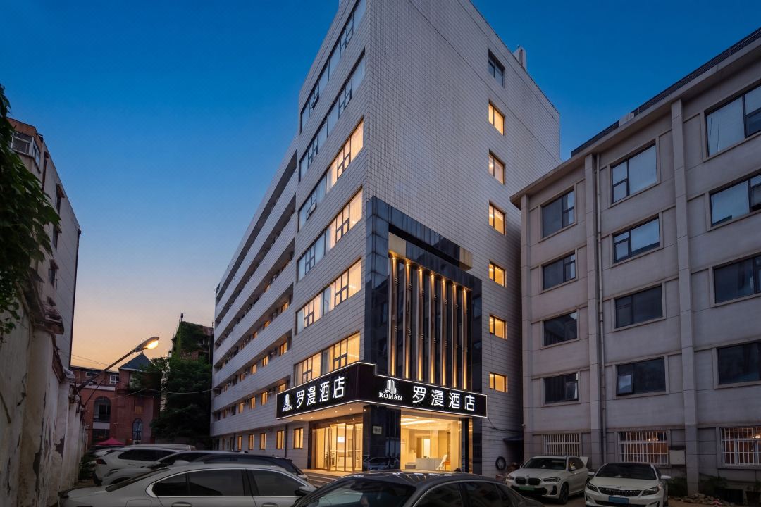 Luoman Hotel (Zhengzhou Railway Station West Square | China Railway Taiheli)