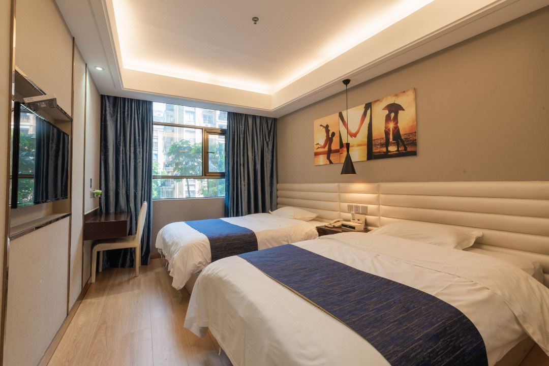 Huaju Hotel (Cangshan Wanda Plaza Pushang Avenue Subway Station)