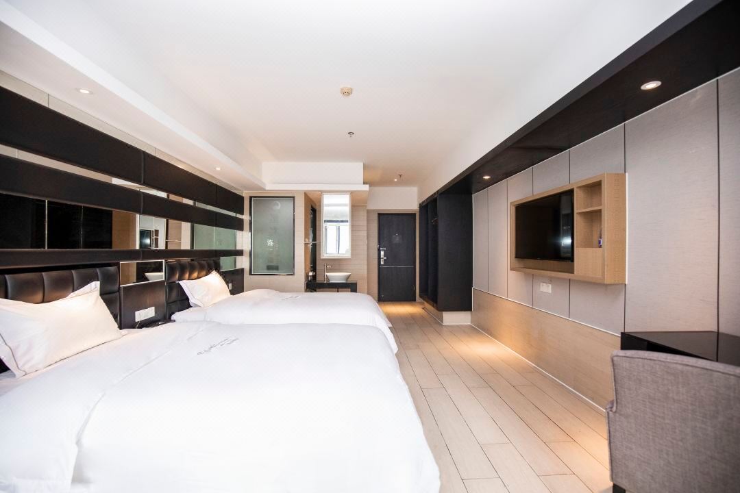 Qingmu Hotel (Nanjing Danfeng Street Zhujiang Road Metro Station)