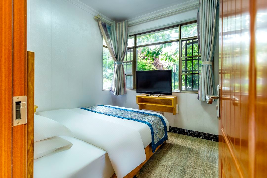 Guiyang Xinsheng Hotel (next to Jinyang Hospital, Century City)
