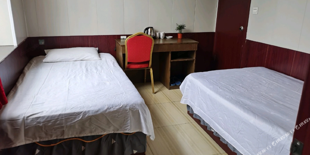 鲁发旅馆商店。