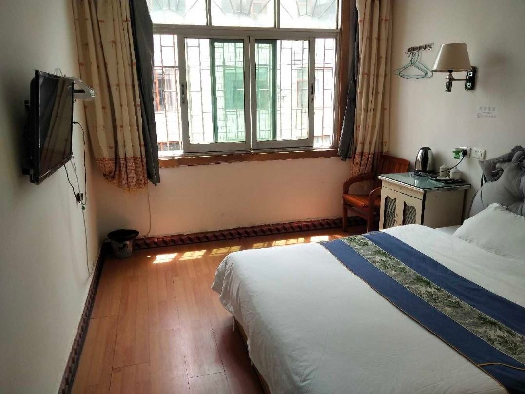 Dali Pinghe Inn