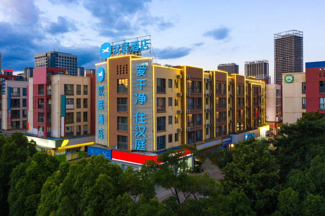 HanTing Hotel (Kunming New Luosiwan South Bus Station Subway Station)