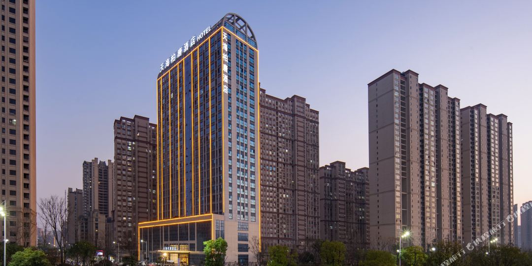 天海柏唐江景大酒(联盛快乐城九江市第三中学店)