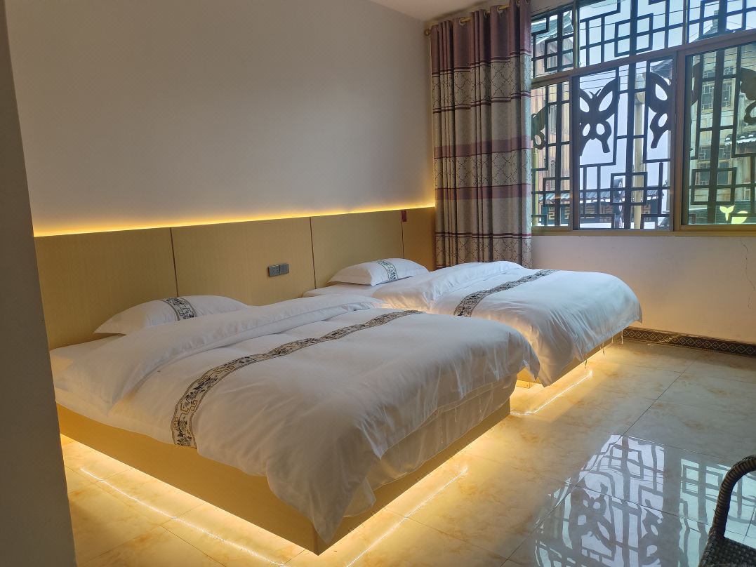 Xijiang Qianhu Miaozhai Yishu Homestay