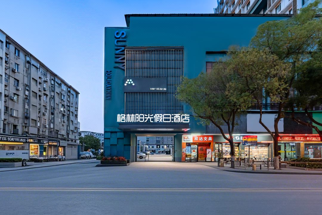 GreenTree Sunshine Holiday Hotel (Nanchang Bayi Square First Affiliated Hospital)