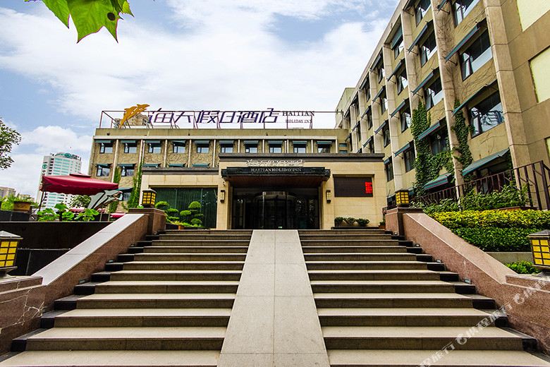 海天假期酒店(工业大学绿城广场地铁站)