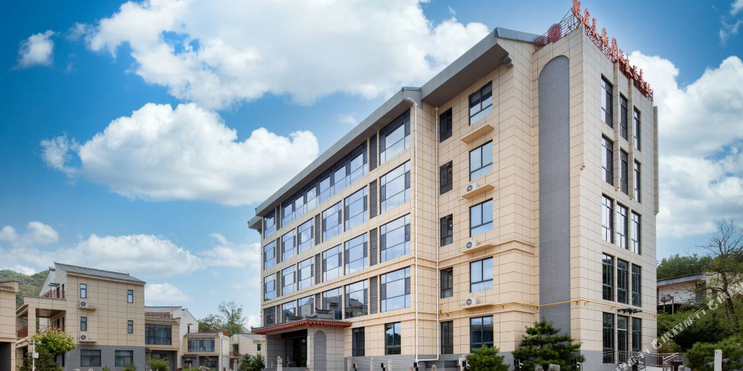 照金美术创作教育基地酒店