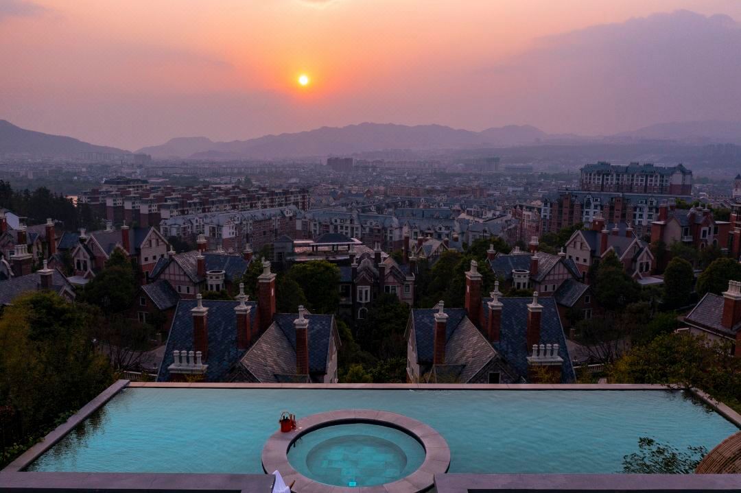 Tengchong Cloud Hills · SoakDusk Lake Castle Private Hot Spring