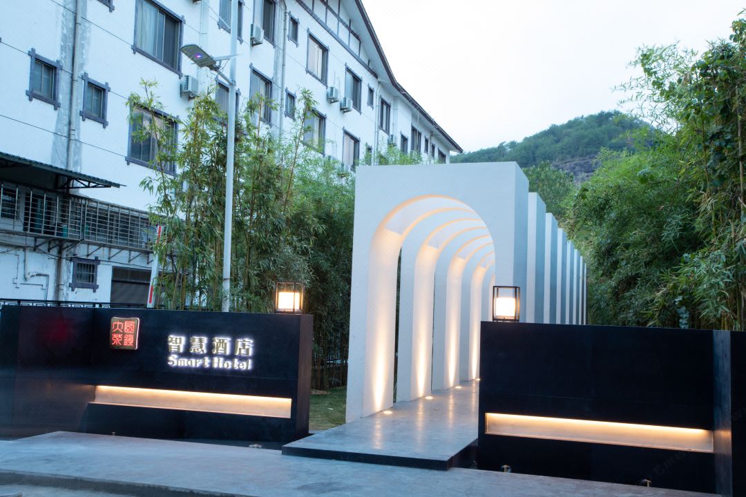 Daguo Chazhen Business Hotel