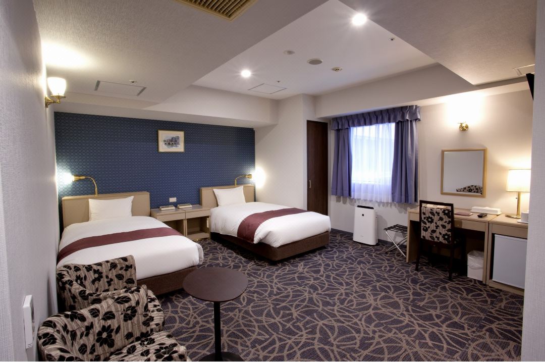 八百治博多ホテル