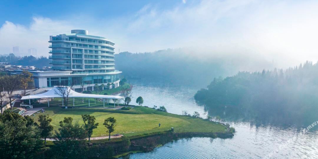 坤明玉龙湾湖景酒店