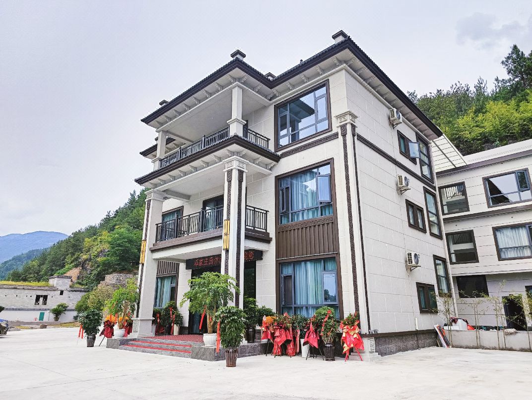 Dengjia Manor