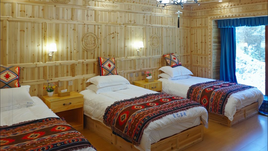 Kangding Lianhuahu Dengba Inn
