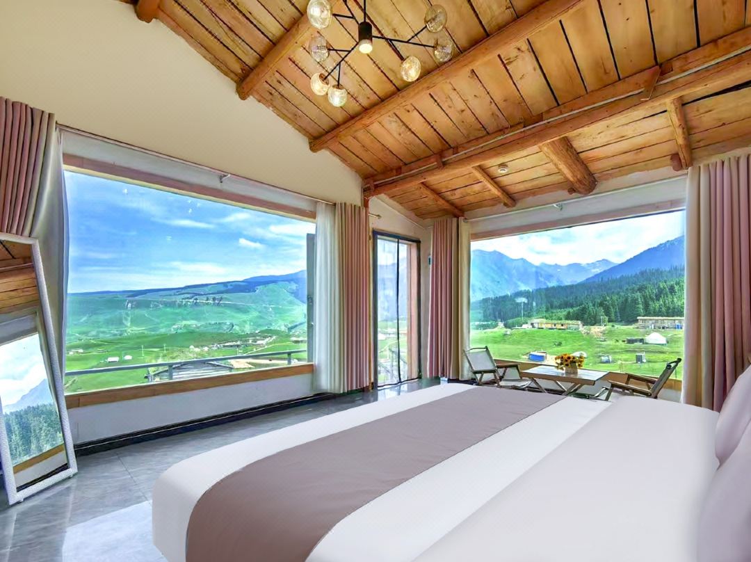 Joan Kushtai Muri Homestay