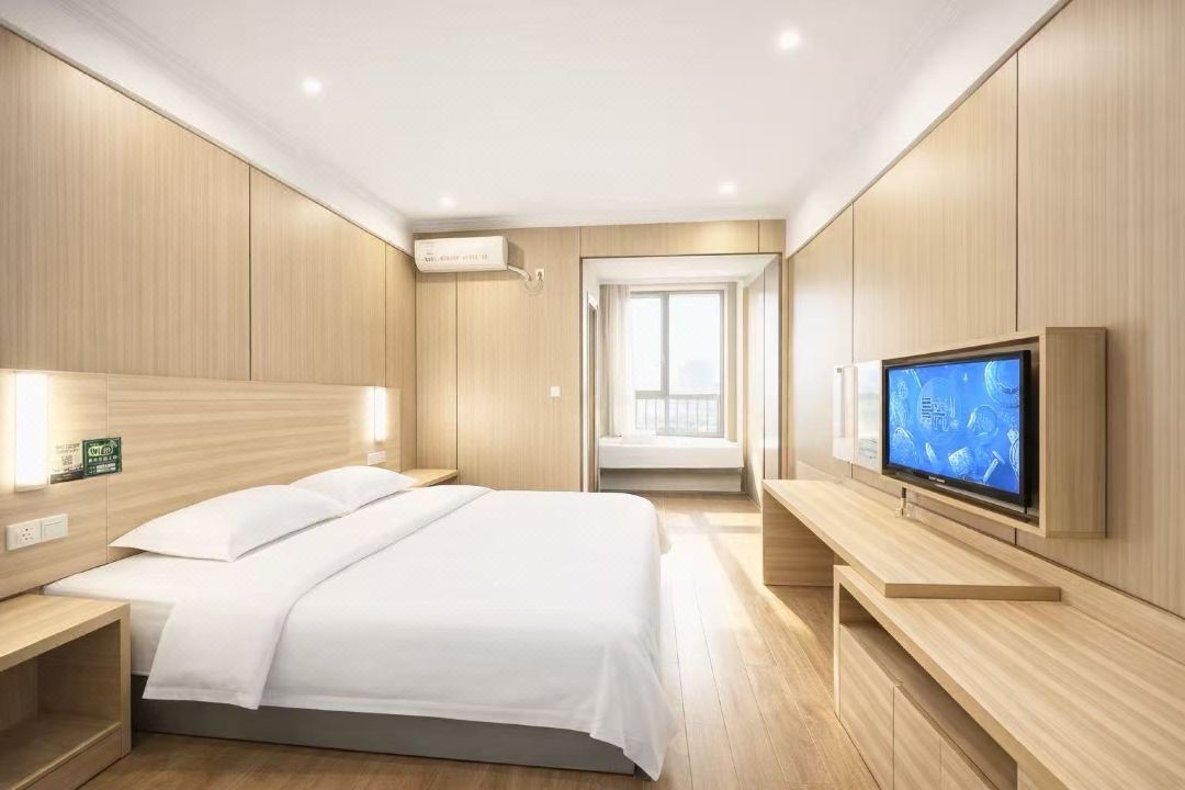 Tianhong Hotel (Nanning Sulu Subway Station Anji Passenger Transport Terminal Subway Station Branch)