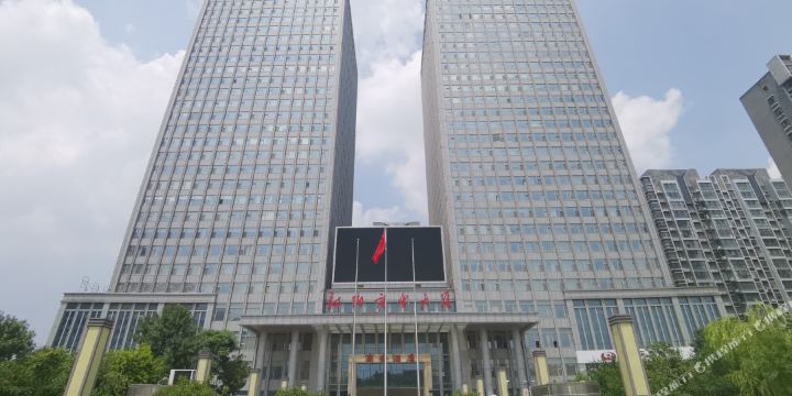 华人易居酒店(新乡宝龙广场店)