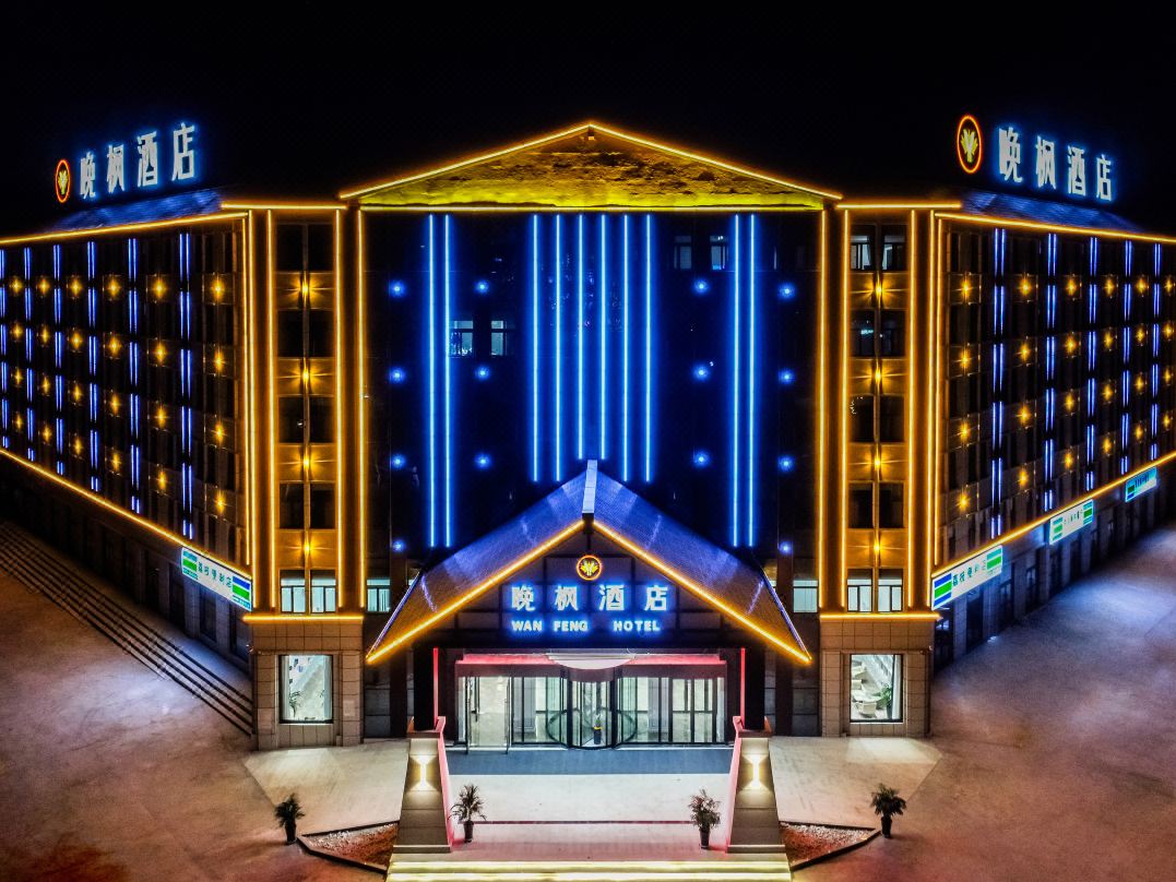 Chaka Evening Maple Hotel