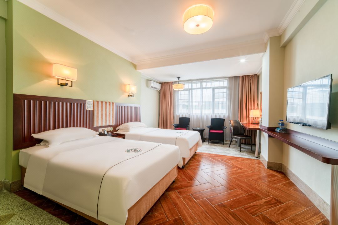 Yunshang Four Seasons Home (Baisheng Shopping Center)