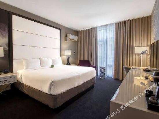 TRYP by Wyndham Savannah Downtown/Historic District - Tap to explore photos