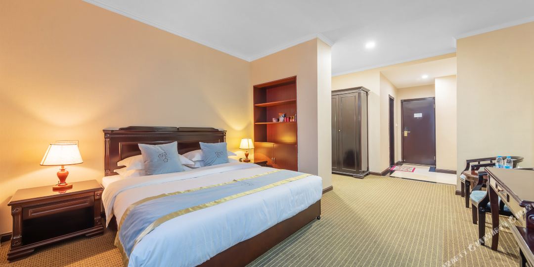 聚翁晌午酒店(胜利三路店)