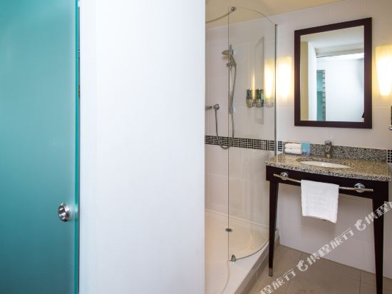 Hampton by Hilton Liverpool City Center - Tap to explore photos