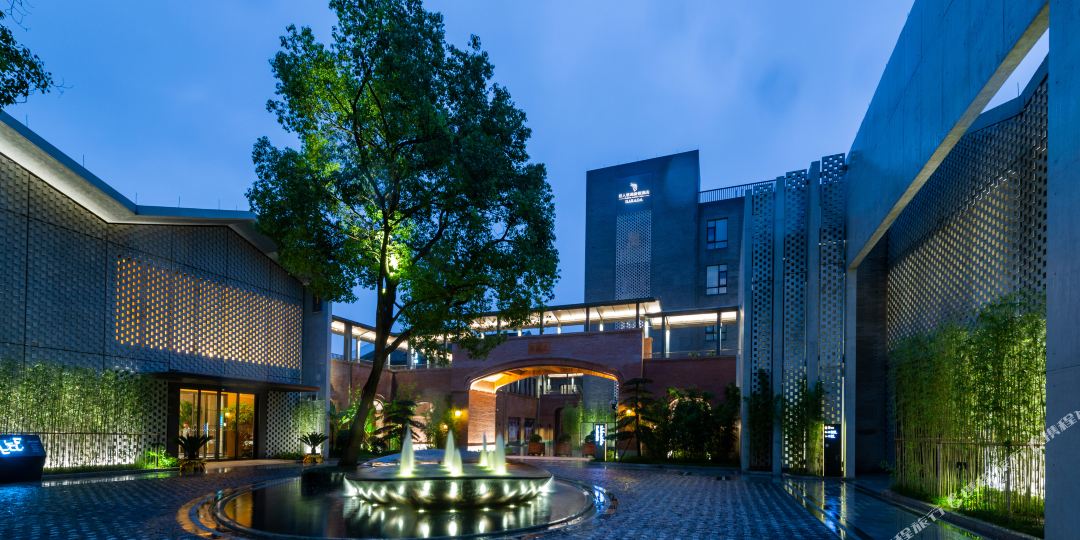 南浔巨人君澜渡假酒店