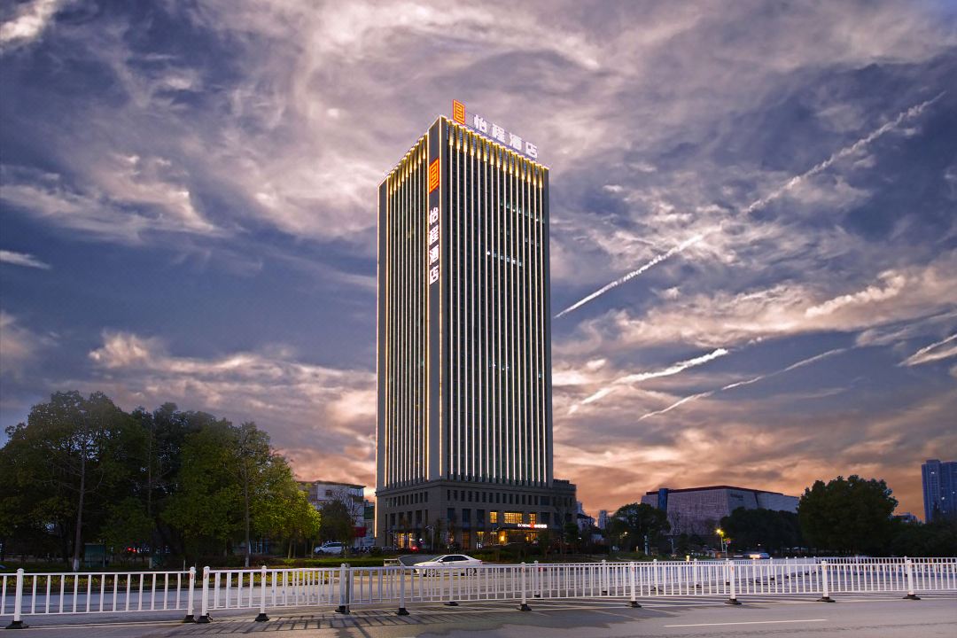ECHENG Hotel (Huanggang Wanda Square City Museum)