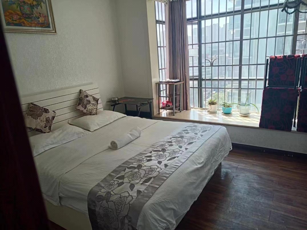Zunyi Fangjie Apartment