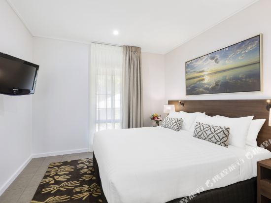 Oaks Cable Beach Resort - Tap to explore photos