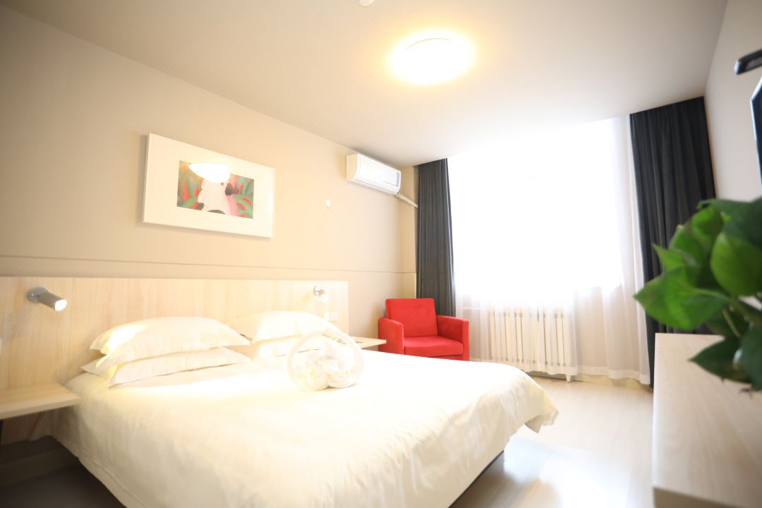 Jin Xing Holiday Hotel (Pingliang Kongtong District Green Square Branch)