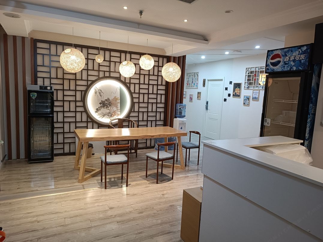 Zhonggulou  Youth Hostel (Xi'an Zhonglou Subway Station Huimin Street Branch)