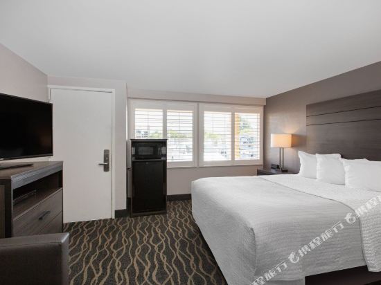 Days Inn by Wyndham Ukiah - Tap to explore photos