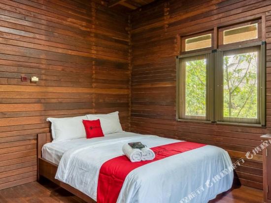 RedDoorz Resort @ Taman Wisata Mangrove - Tap to explore photos