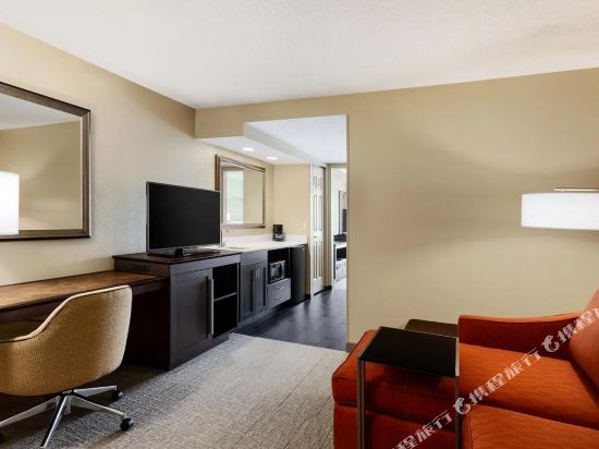 Hampton Inn & Suites by Hilton Hershey Near The Park - Tap to explore photos