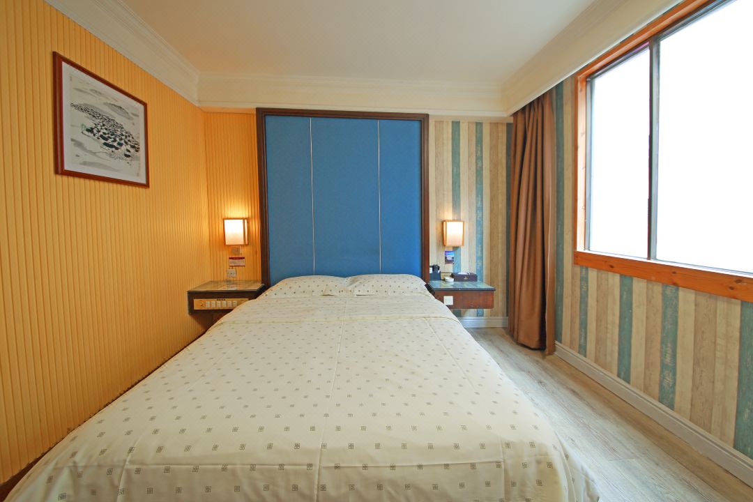 Elegant Hotel (Kaiping Xingfu Branch)