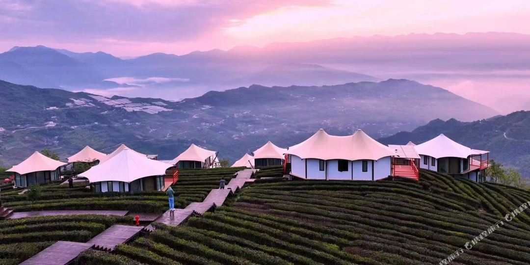 兴山县岩上茶居全景张鹏酒店