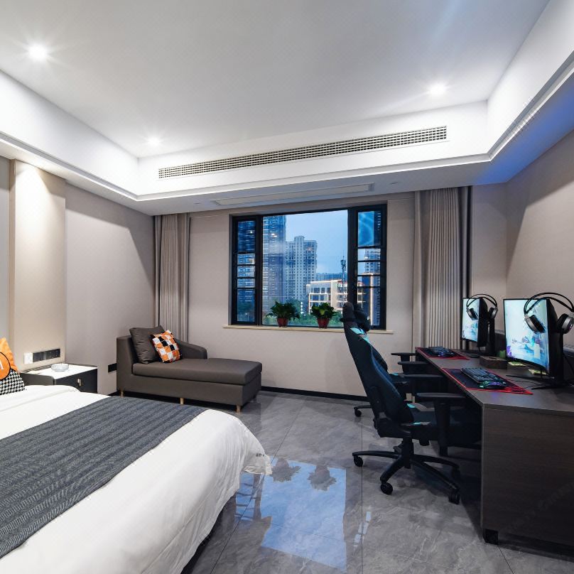 Reach TOP E-sports Hotel (Changsha South High-speed Railway Station Sports New Town)