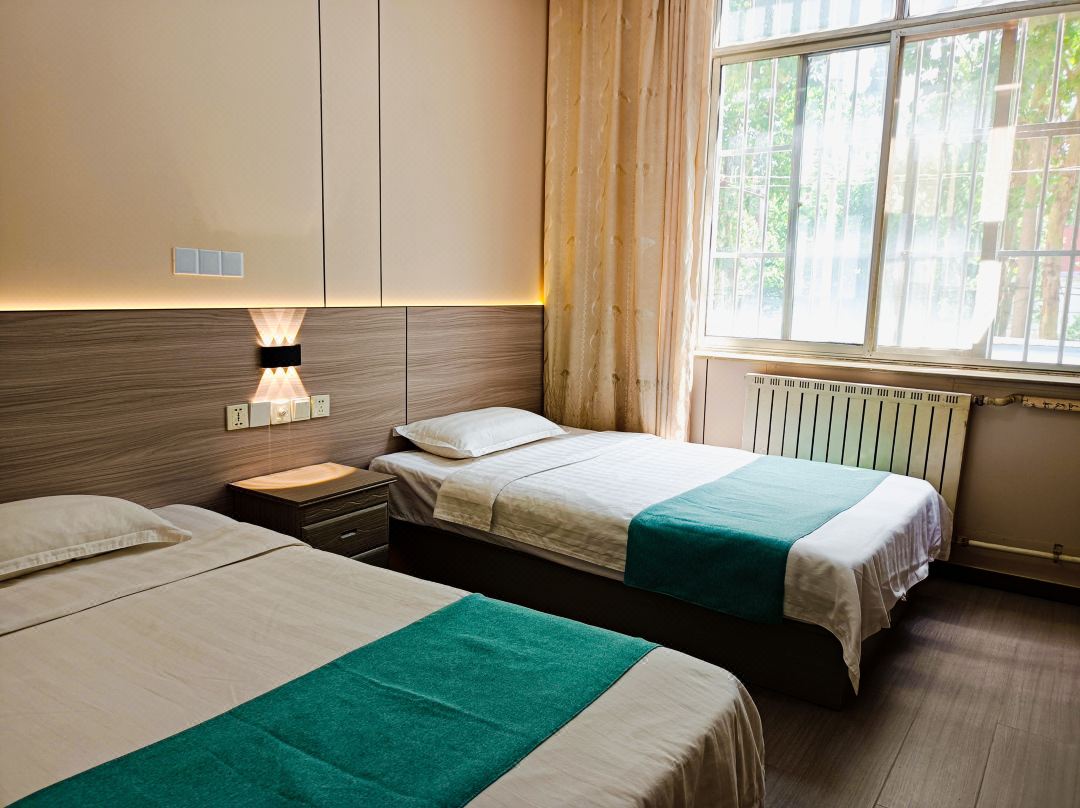 Feixian Tongyue Hotel (Oriental Shopping Plaza)