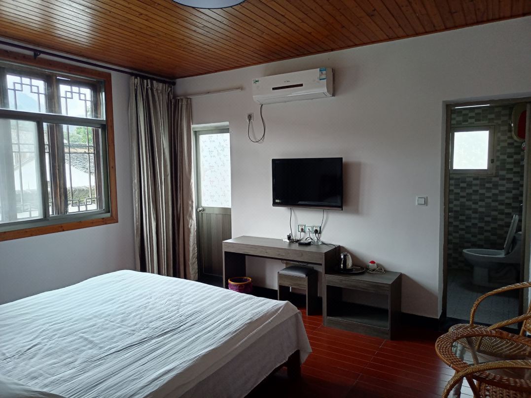 Jingxian Banyuetang Inn