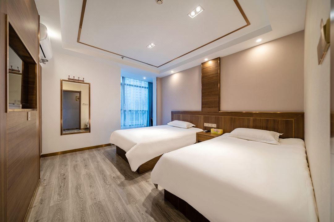 Ruo Bi Lin Hotel（Shanghai Lujiazui Century Avenue Metro Station Hotel）