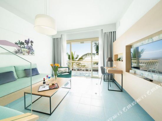 Plus Fariones Suite Hotel - Tap to explore photos