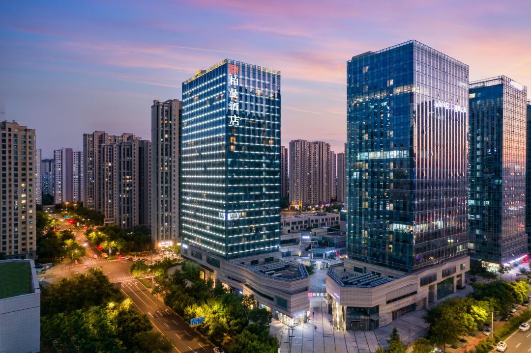 Borrman Hotel (Jinan West Railway Station East Square)
