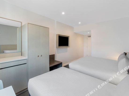 Travelodge Hotel Melbourne Docklands - Tap to explore photos