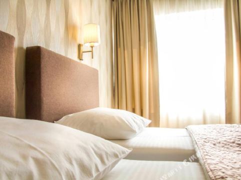 Hotel Philia - Tap to explore photos