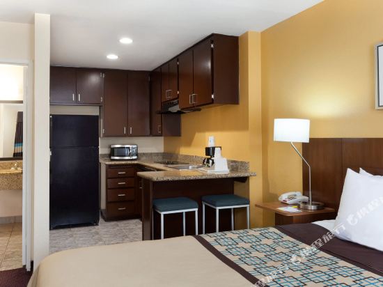 Days Inn by Wyndham Mission Valley/SDSU - Tap to explore photos
