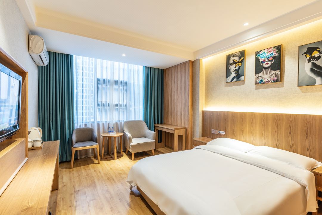 Golden Leaf Hotel (Dazhou City Central Plaza Store)