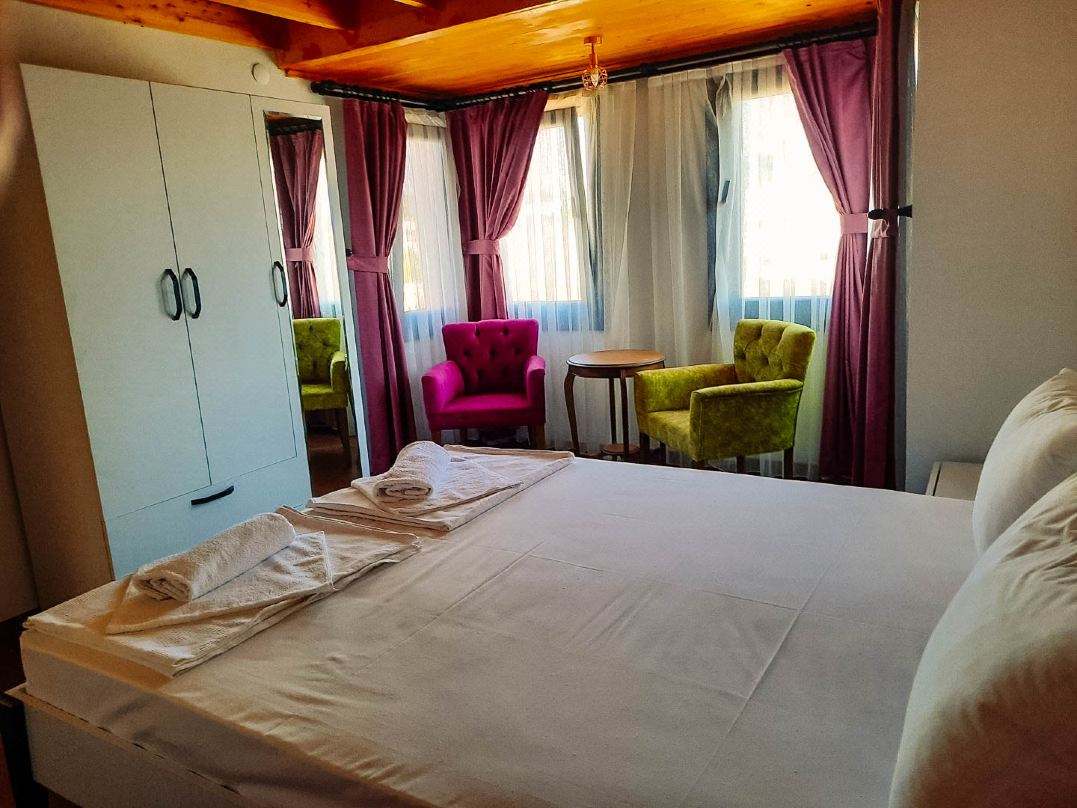 Karyada Hotel