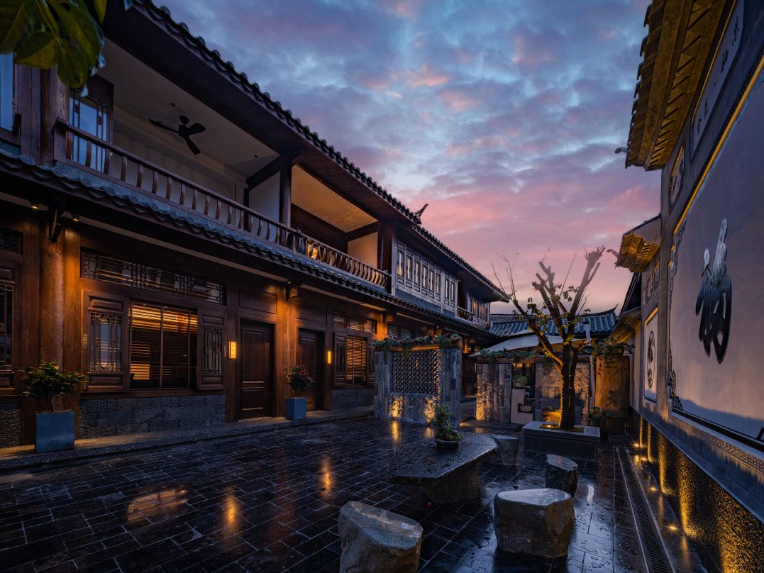 The Old Town of Lijiang Zhongyi Market Store